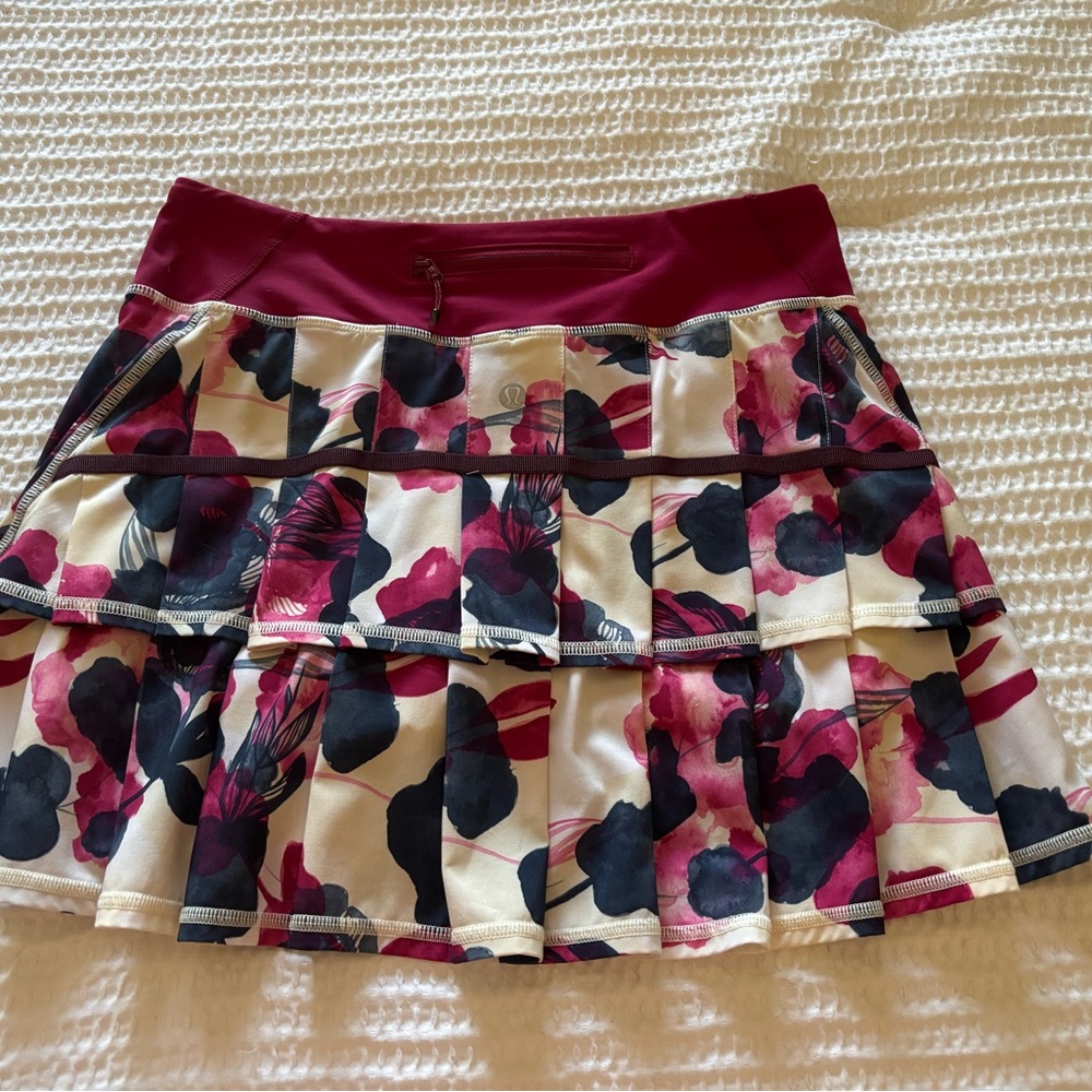 Lululemon Floral Women's Skort Burgundy and Blue - Picture 2 of 2